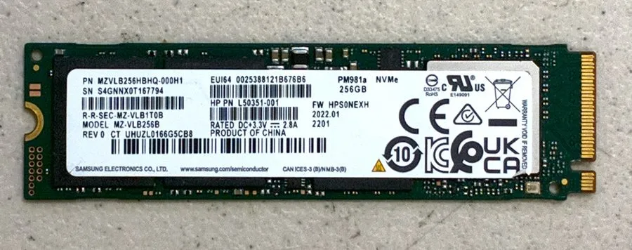 SSD-накопитель Samsung PM981a 256GB M.2 NVMe PCIe SSD MZVLB256HBHQ-000H1 3hrs