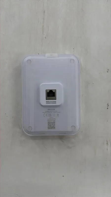 Точка доступа Wi-Fi Ubiquiti U7-IW-US UniFi U7 In-Wall WiFi 7 4.3Gbps 2.5GbE PoE — фото лота 1