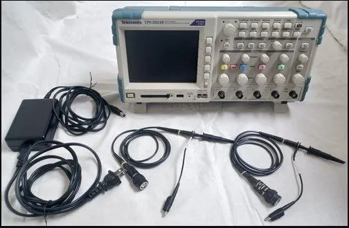 Осциллограф Tektronix TPS2024B 200MHz 2GS/s 4CH Oscilloscope Digital Storage