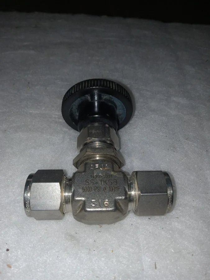 Клапан Swagelok SS-1kS8 -Integral-Bonnet Needle Valve-5,000 psig