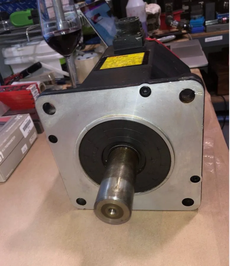 Серводвигатель FANUC AC SERVO MOTOR a12/3000 A06B-0143-B010 — фото лота 2