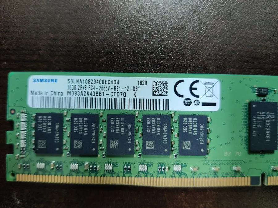 Модуль памяти Samsung 16GB (1x16GB) DDR4 ECC RDIMM 2Rx8 PC4-2666V M393A2K43BB1-C