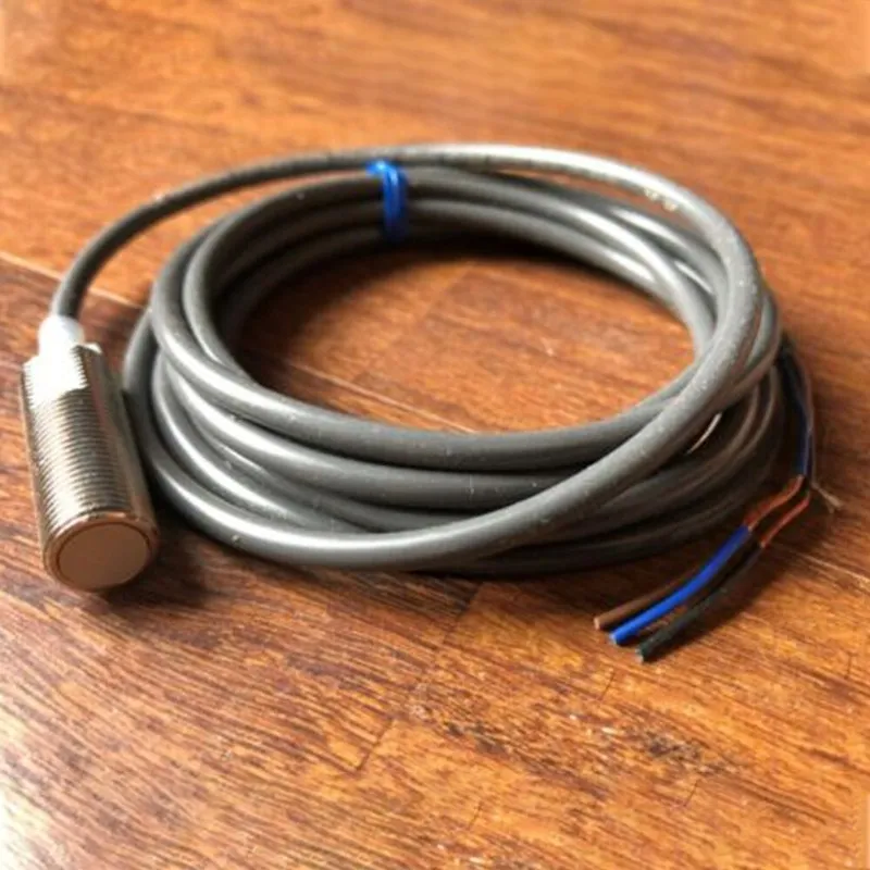 Датчик приближения Omron E2E-X2E2 Inductive Proximity Sensor 2mm 12-24VDC NPN NC — фото лота 1