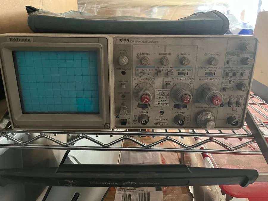 Осциллограф Tektronix 2235A 100 MHz Oscilloscope 2 CH Probes