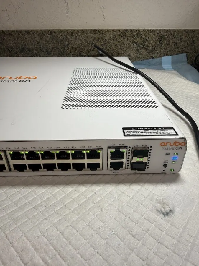 Коммутатор HPE Aruba Instant On 1960 JL806A 24-Port Gigabit Managed Switch 2x 10 — фото лота 1