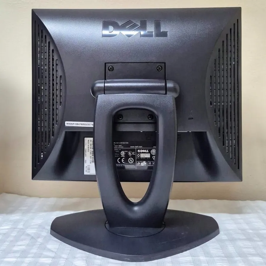 Монитор Dell UltraSharp 1504FP 15" 4:3 LCD Monitor 1024x768 DVI VGA Retro PC Gam — фото лота 1