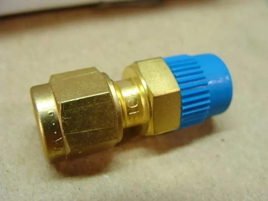 Фитинг 14 SWAGELOK B-4M0-1-2 brass 1/8 NPT to 4mm M4 tube compression fitting