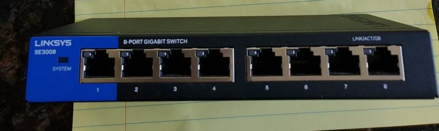 Коммутатор Linksys SE3008V2 8-Port Gigabit Ethernet Switch Black and Blue