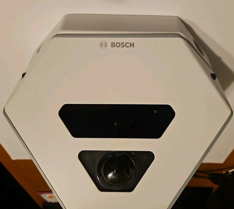 Камера Bosch NCN-90022-F1 1.5MP PoE Day and Night Flexi Dome Corner Network Came — фото лота 1