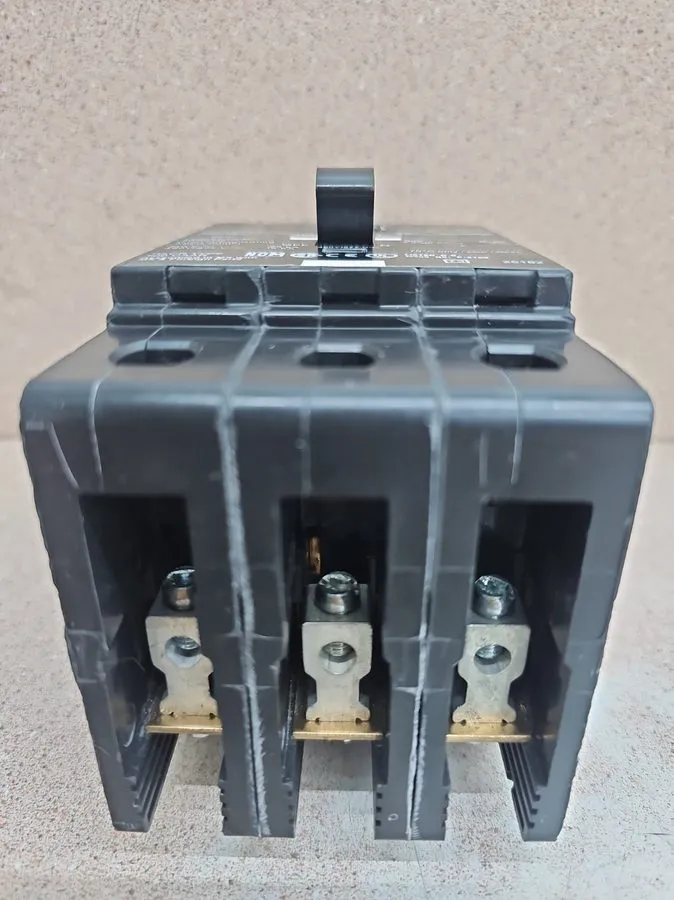 Автоматический выключатель Square D EDB34030 Circuit Breaker 30A 3-Pole 480V AC 