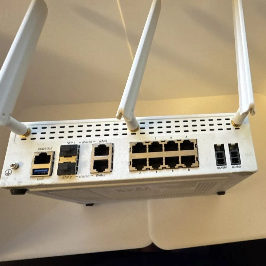 Межсетевой экран Fortinet FortiWiFi 81F-2R-POE Network Security Firewall Applian — фото лота 2