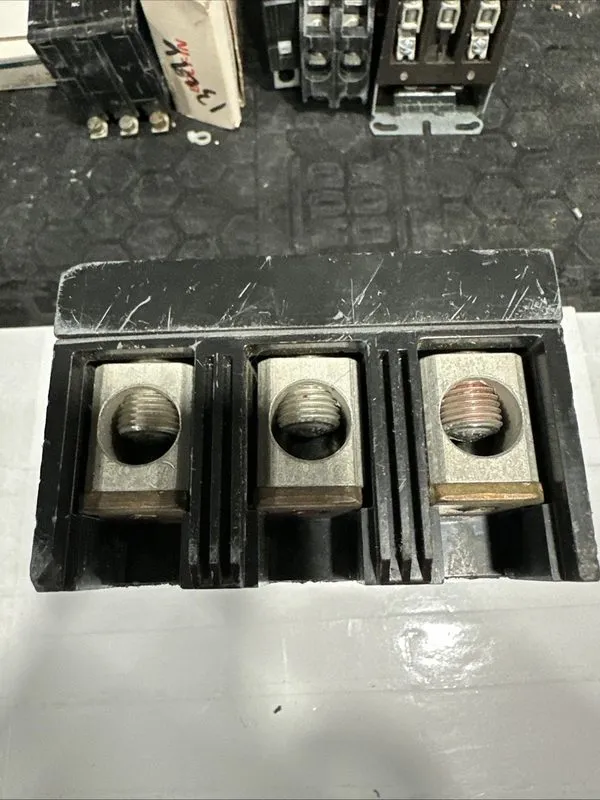 Автоматический выключатель GE General Electric 100A Circuit Breaker, 3-Pole, 480 — фото лота 4