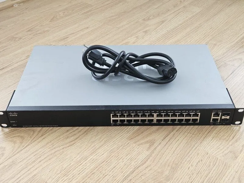 Коммутатор Cisco SF200-24FP 24-Port 10/100 PoE Smart Switch w/ Cord