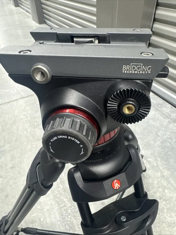 Оборудование видеонаблюдения SLIK Pro 700dx Tripod & Manfrotto MVH502A Fluid Hea — фото лота 1