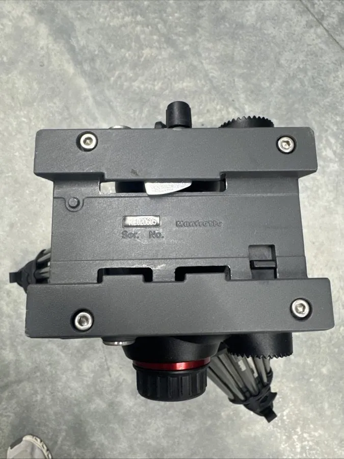 Оборудование видеонаблюдения SLIK Pro 700dx Tripod & Manfrotto MVH502A Fluid Hea — фото лота 2