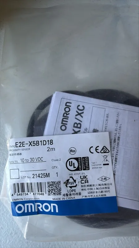 Датчик приближения Omron E2E-X5B1D18 Proximity Sensor