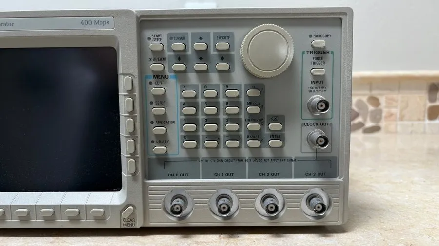 Тестер Tektronix DG2030 Data Pattern Generator — фото лота 2