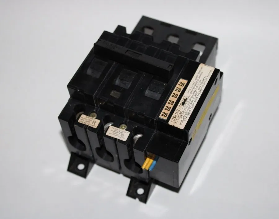 Автоматический выключатель Square D EHB34070 70A 3P 480V Bolt-On Molded Case Cir