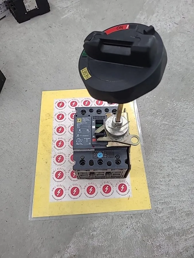 Автоматический выключатель Square D GJL36030M04 3P 480V 30A PowerPact Mag-Gard C