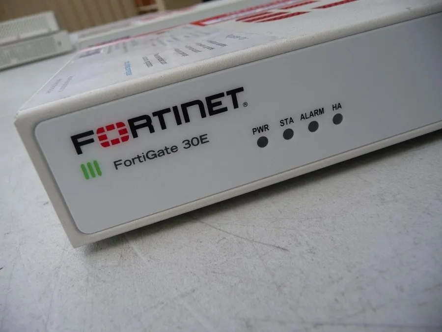 Межсетевой экран FORTINET FortiGate 30E Network Security/Firewall Appliance