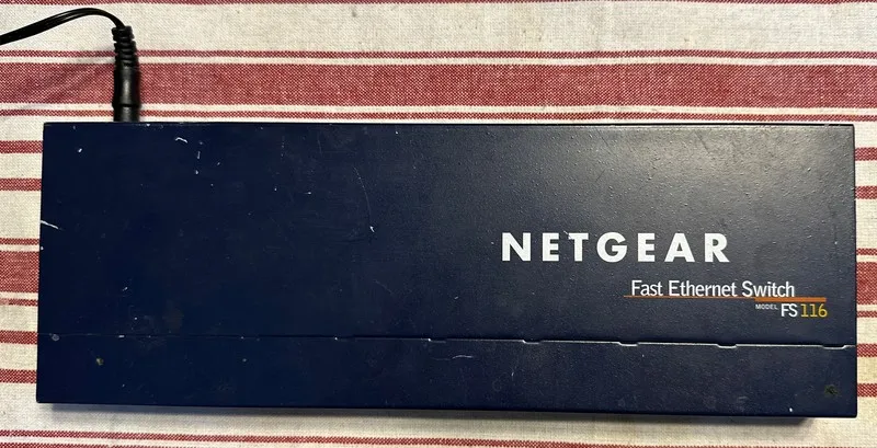 Коммутатор Netgear Prosafe 16port 10/100 Desktop Switch Fs116 & Ac Adapter