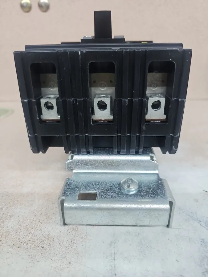 Автоматический выключатель Square D FA34030 Circuit Breaker 30A 3 Pole 480V 3P 3