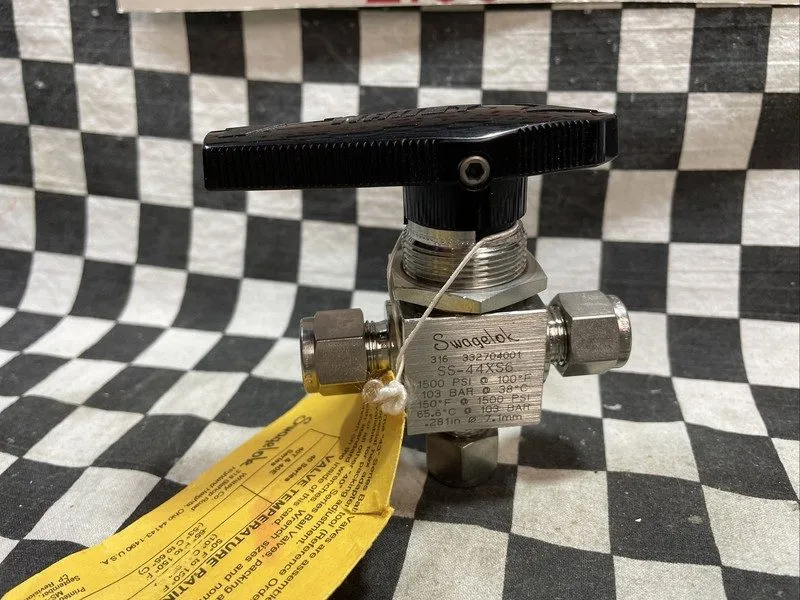 Клапан Swagelok 3 Way Ball Valve 3/8", SS-44XS6, SHIPSAMEDAY#131V2