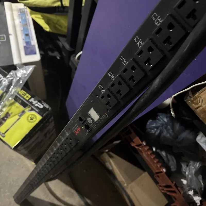 Блок розеток PDU APC AP7892 Switched Rack PDU 2G 30A 208V 24-Outlet 0U 70" w/ 12