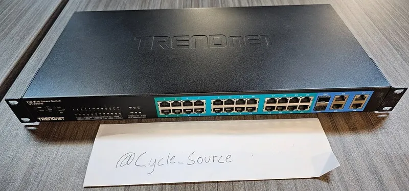 Коммутатор TRENDnet TPE-224WS 24-Port 10/100 Web Smart PoE+ Switch 193W SFP