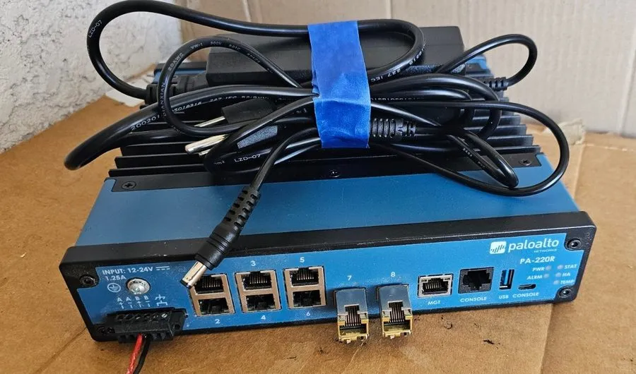Межсетевой экран Palo Alto PA-220R Rugged Firewall NGFW