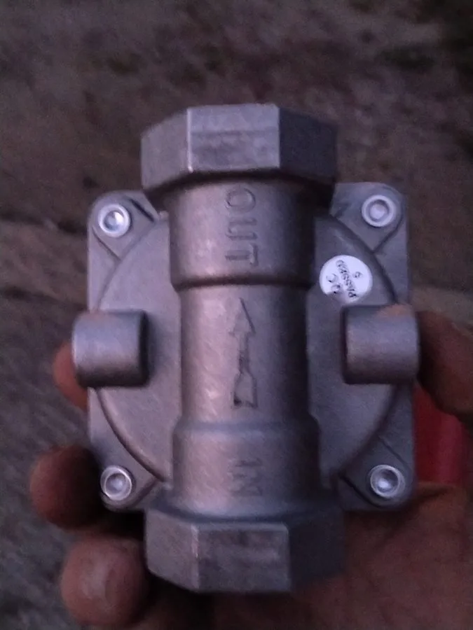 Трубопроводная арматура BurnTouch Gas Regulator 7015-4010 1/2 PSIG 3/4" NPT Natu — фото лота 1