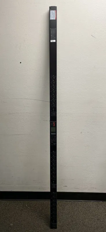 Блок розеток PDU APC Rack PDU 2G Switched Zero U 20A/208V Surge Protector AP8959