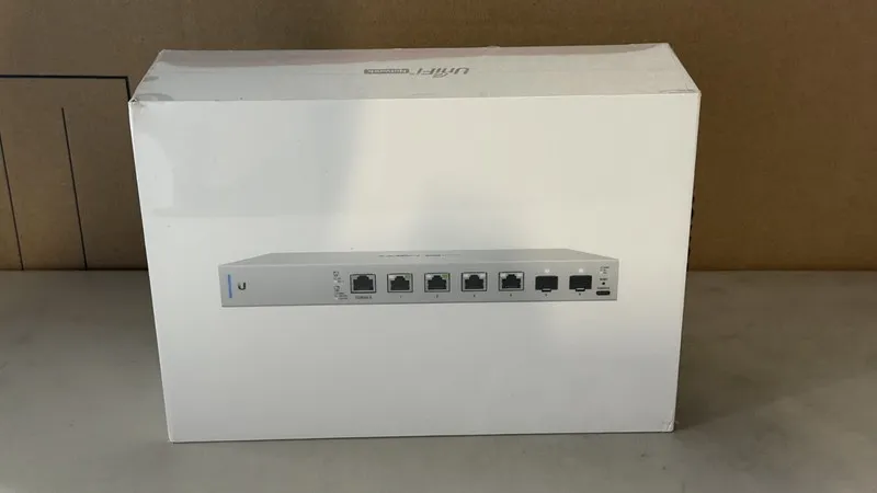 Коммутатор Ubiquiti Networks US-XG-6POE 6 Port Rack Mountable Switch Sealed