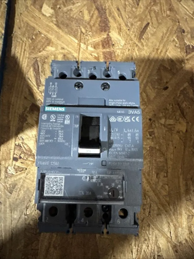 Автоматический выключатель Siemens 30amp 3 Pole 3VA5130-5EC31-0AA0 Circuit Break