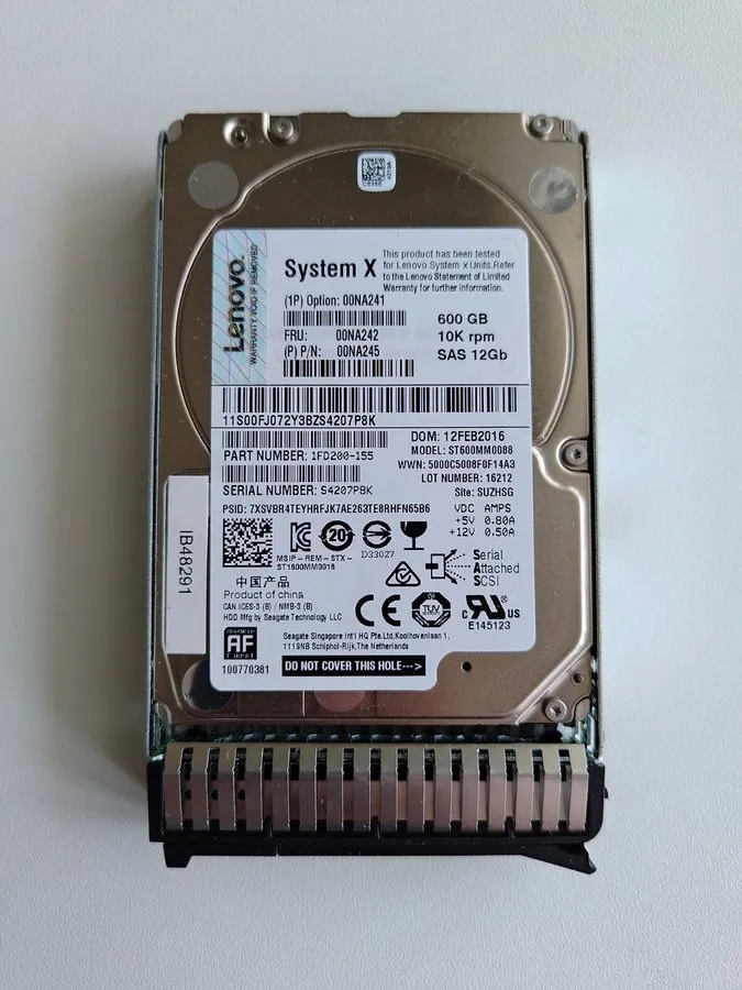 Жёсткий диск Lenovo 600GB 10K 12Gbps SAS 2.5" HDD 00NA241 00NA242 00NA245 — фото лота 2