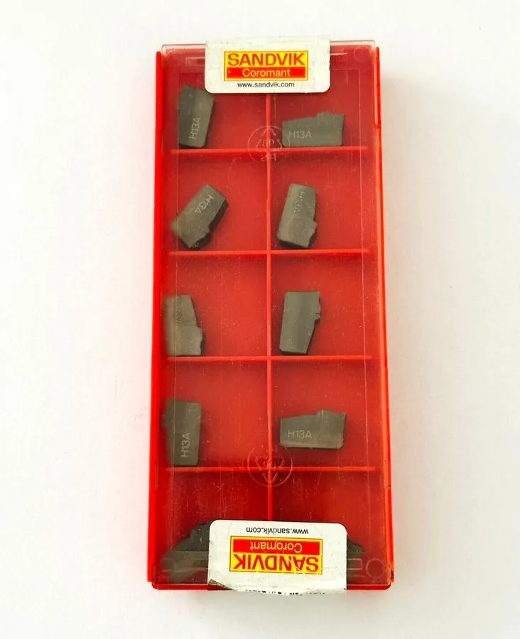 Режущий инструмент 4 SANDVIK 330.20-60-AA Grade 4040 Carbide Insert