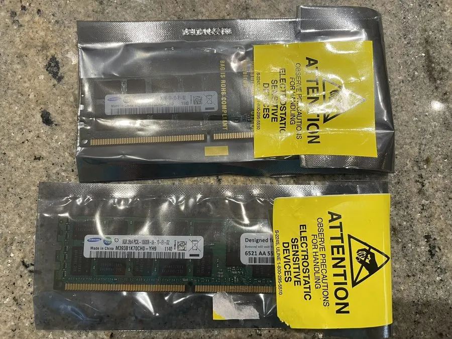 Модуль памяти LOT 9x 8GB 2Rx4 PC3-10600R DDR3 ECC Registered Server RAM M393B1K7