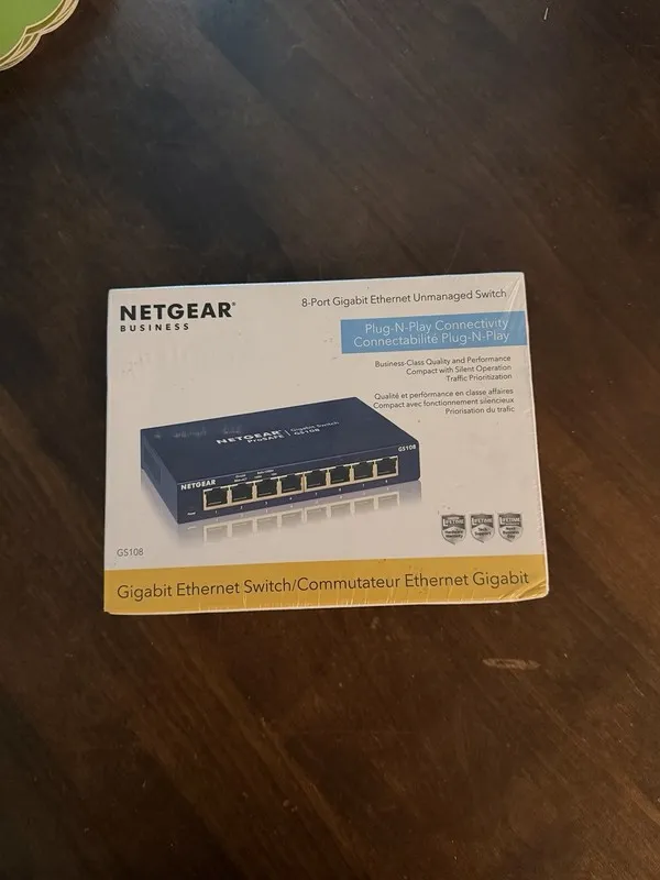 Коммутатор NETGEAR 8-Port Gigabit Ethernet Unmanaged Switch (GS108) 400NAS