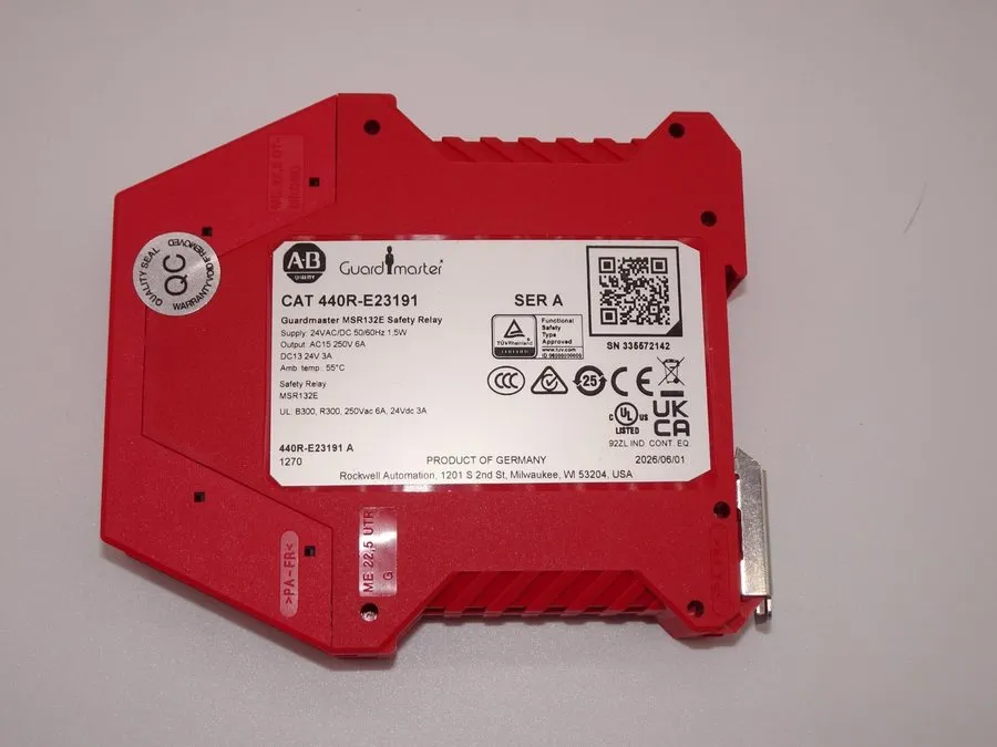 Реле безопасности Allen Bradley 440R-E23191 MSR132E Guardmaster Safety Relay 24V — фото лота 2