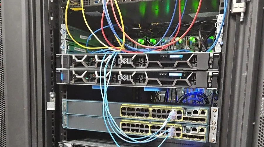 Сервер Dell PowerEdge R6615 1U Server 10x 2.5" SFF SAS NVMe 1x AMD EPYC Gen4 DDR
