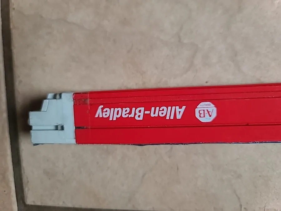 Световая завеса ALLEN BRADLEY 450L-E Guard Shield Light Curtain Transceiver 450L — фото лота 1