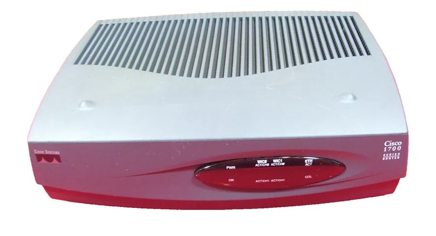 Маршрутизатор Two Cisco 1700 Series Modular Access Router Cisco 1720