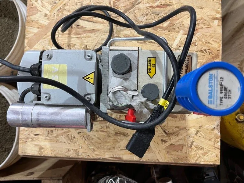 Насос Edwards 1.5 Agilent G1099-80023 Rotary Vane Vacuum Pump A371-24-902 — фото лота 1