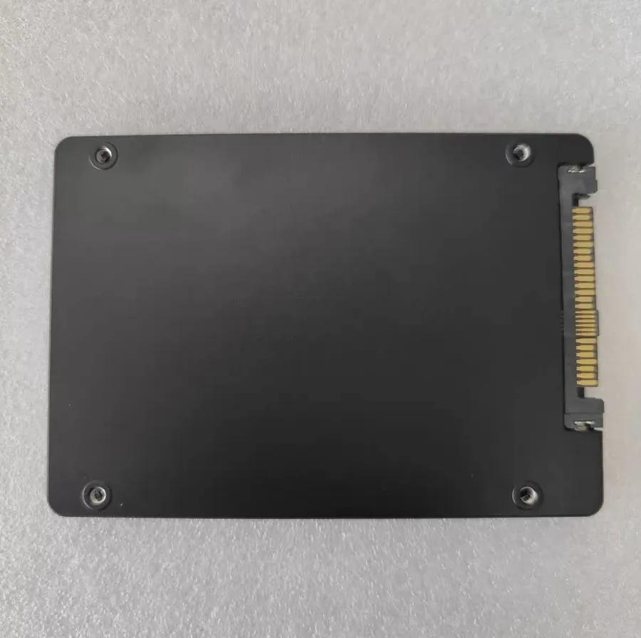 SSD-накопитель Samsung PM983 960GB MZ-QLB9600 MZQLB960HAJR-00007 PCIe Gen3 2.5" 