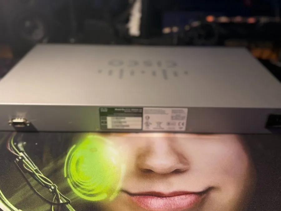 Коммутатор Cisco SG500-52-K9 V02 52-Port Gigabit POE Stackable Managed Switch — фото лота 1