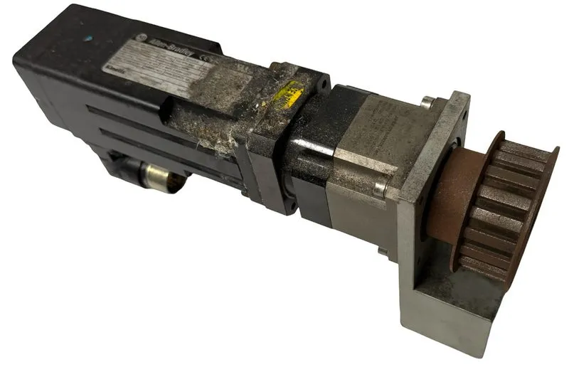 Серводвигатель Allen-Bradley MPL-B1530U-VJ72AA Kinetix Servo Motor w/ Apex Dynam