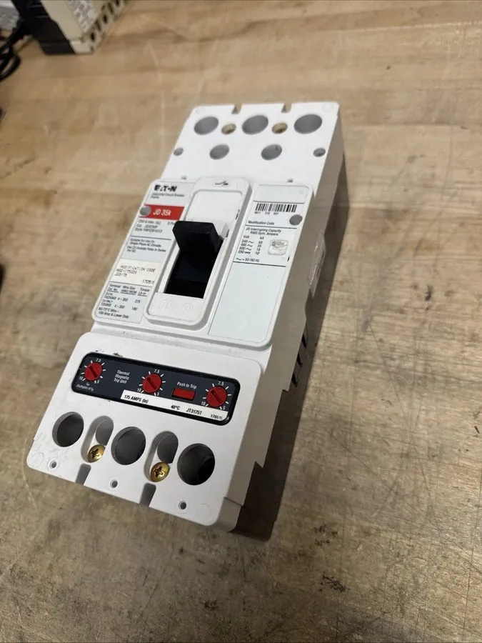 Автоматический выключатель EATON WESTINGHOUSE JD3250F JD 3 POLE 200 AMP TRIP 480