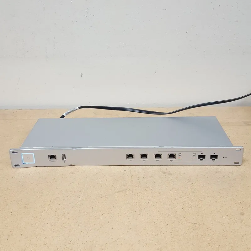 Коммутатор Ubiquiti Networks USG-PRO-4 UniFi Security Gateway Access Point PRO