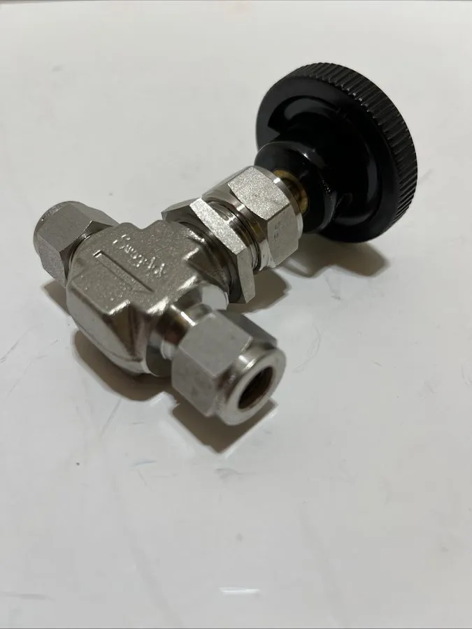 Клапан Swagelok SS-1VS6 Stainless Steel Integral Bonnet Needle Valve FNSP