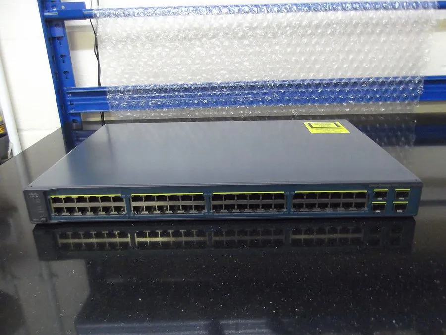 Коммутатор Cisco WS-C3560V2-48PS-S Catalyst 3560 V2 48-Port PoE Switch 4x SFP